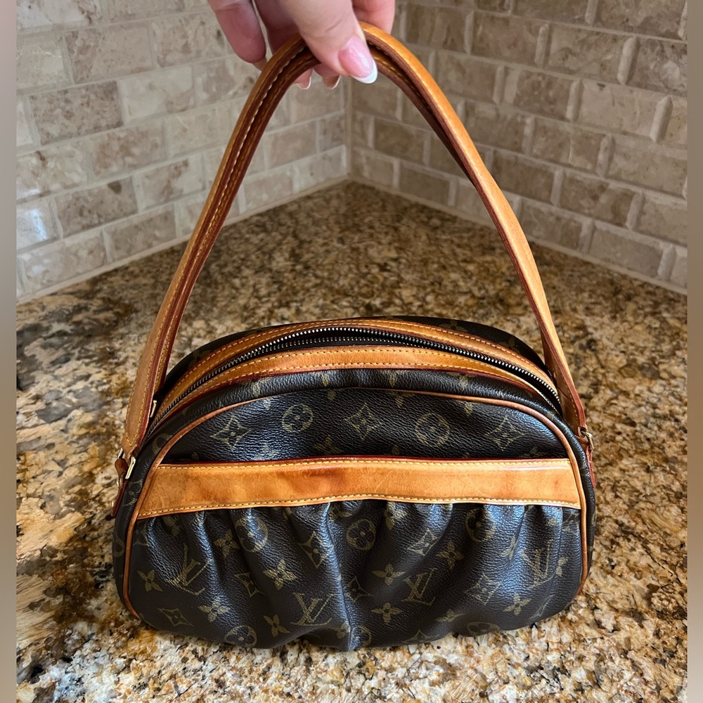 100% authentic Louis Vuitton Monogram Shoulder Bag
Worn with love
